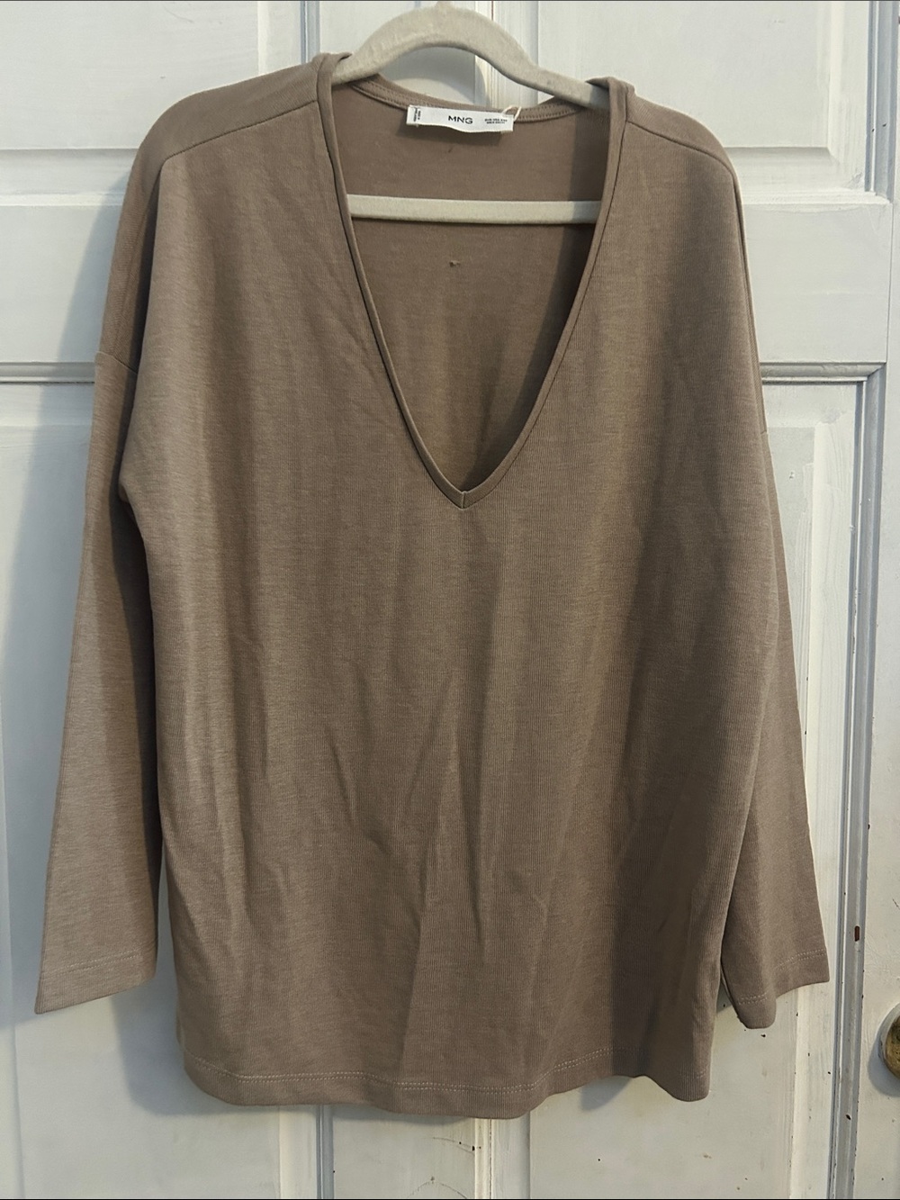 NWT Mango Taupe V-Neck Long Sleeve Knit Relaxed Top